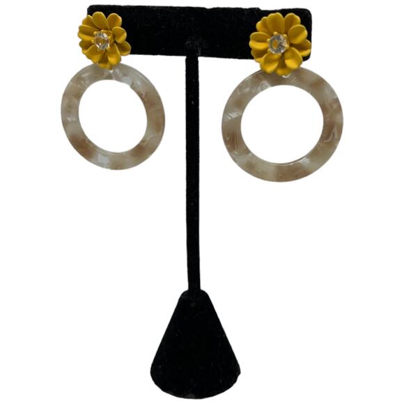 Vintage 1970s Yellow, White & Beige Floral Gem Hoop Post Earrings Retro Jewelry - Picture 5 of 12